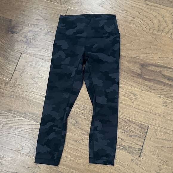 lululemon athletica Pants - LULULEMON Camo Wunder Under HR Leggings 21 inch Sz 6